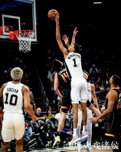 文班亚马30+10盖帽率马刺大胜 杜兰特空砍43分太阳不敌活塞 文班亚马30+10盖帽率马刺大胜 杜兰特空砍43分太阳不敌活塞